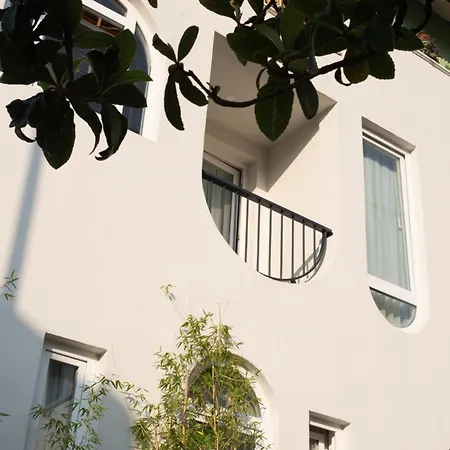 Uva فندق مبيت وإفطار 4*