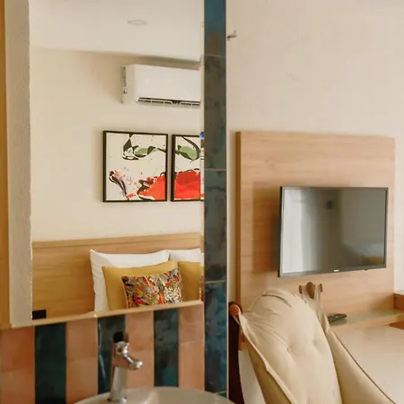 Uva فندق مبيت وإفطار 4*